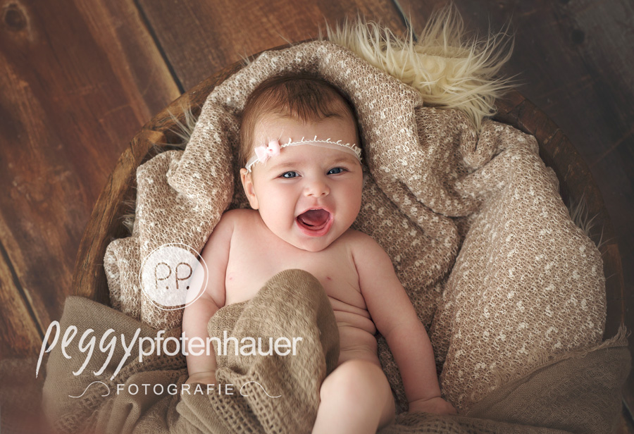 Babyfotograf Schweinfurt, Babyportraits Bamberg, niedliche Babyfotos in Bamberg, Babyfotos im Fotostudio in Bamberg