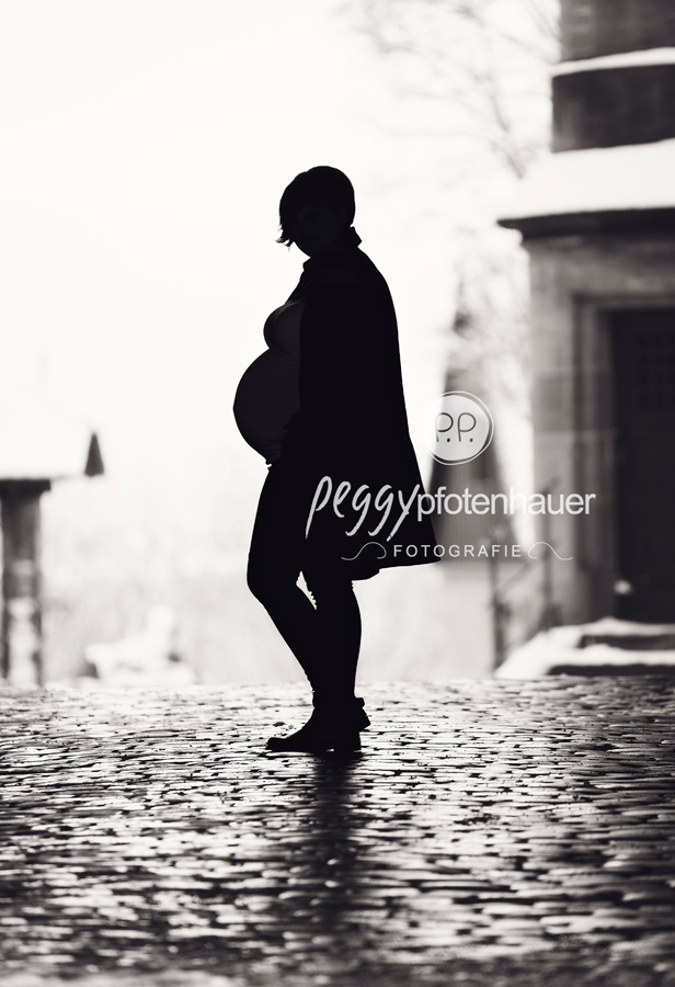 besondere Babybauchfotos, moderne Schwangerschaftsfotografie, Babybauchfotografie Erlangen