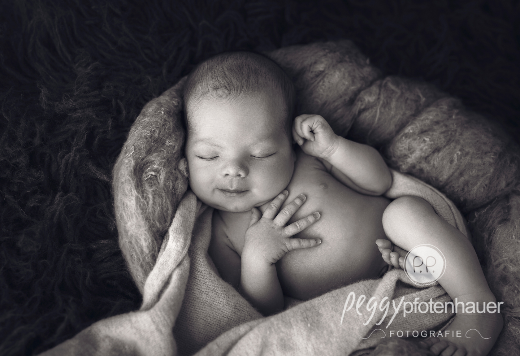 zeitlose Neugeborenenfotografie Oberfranken Peggy Pfotenhauer Fotografie