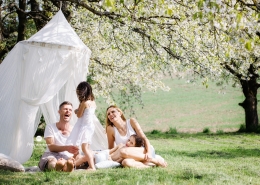 ungezwungene Kinderbilder in der Natur