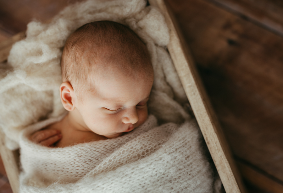 Neugeborenenfotos im Fotostudio
