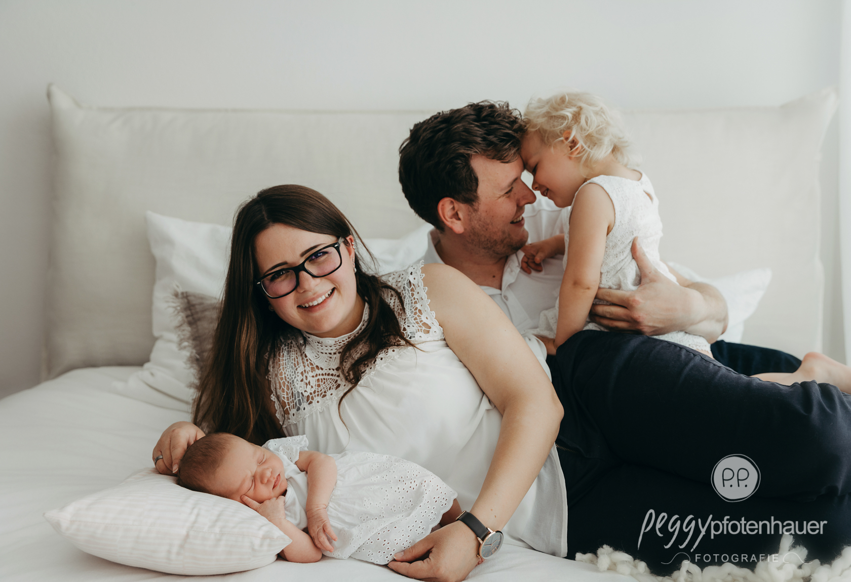 besondere Familienbilder mit Baby