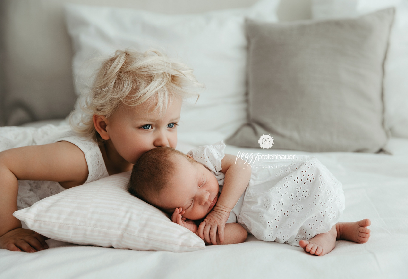 liebevolle Neugeborenenfotografie