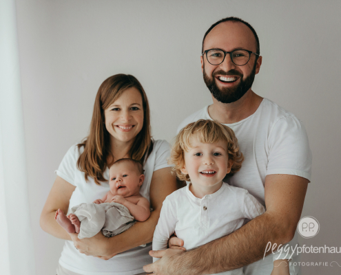 Familienbilder mit Neugeborenem