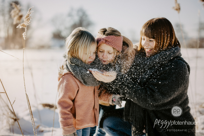 Familienfotos im Schnee Bayern