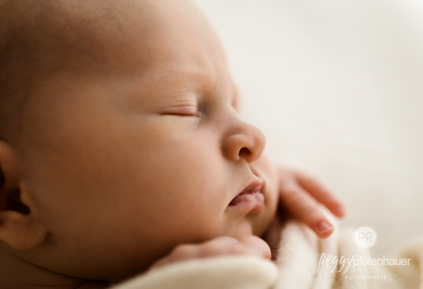 stilvolle Neugeborenenfotografie