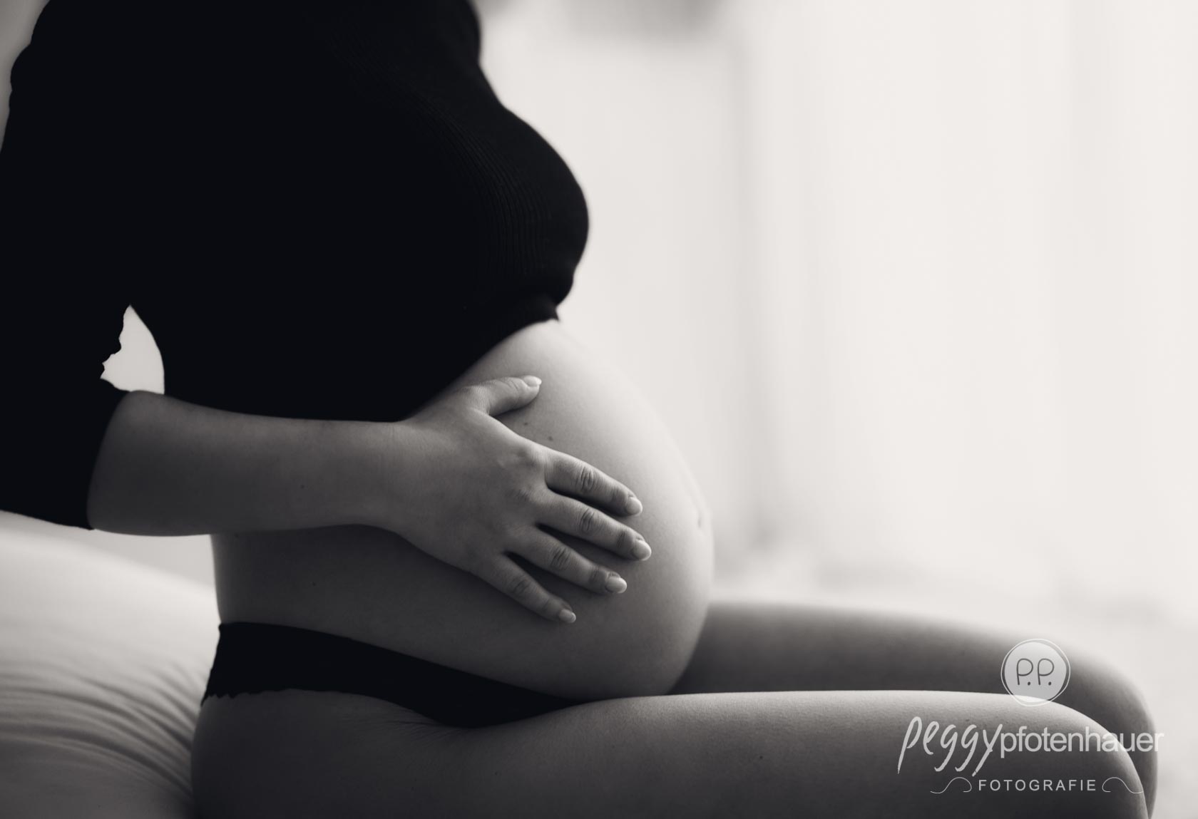 Schwangerschaftsfotos schwarz weiß