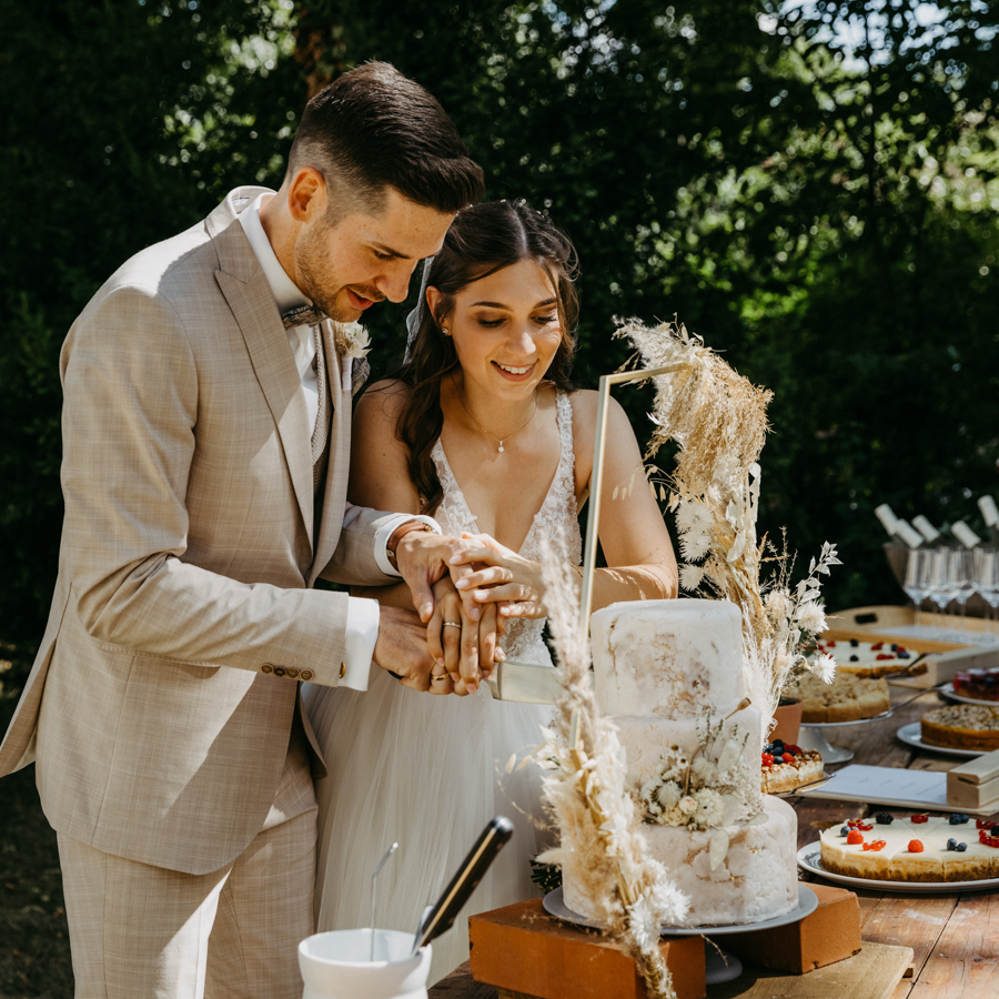 Hochzeitstorte anschneiden Hochzeitstorte anschneiden
