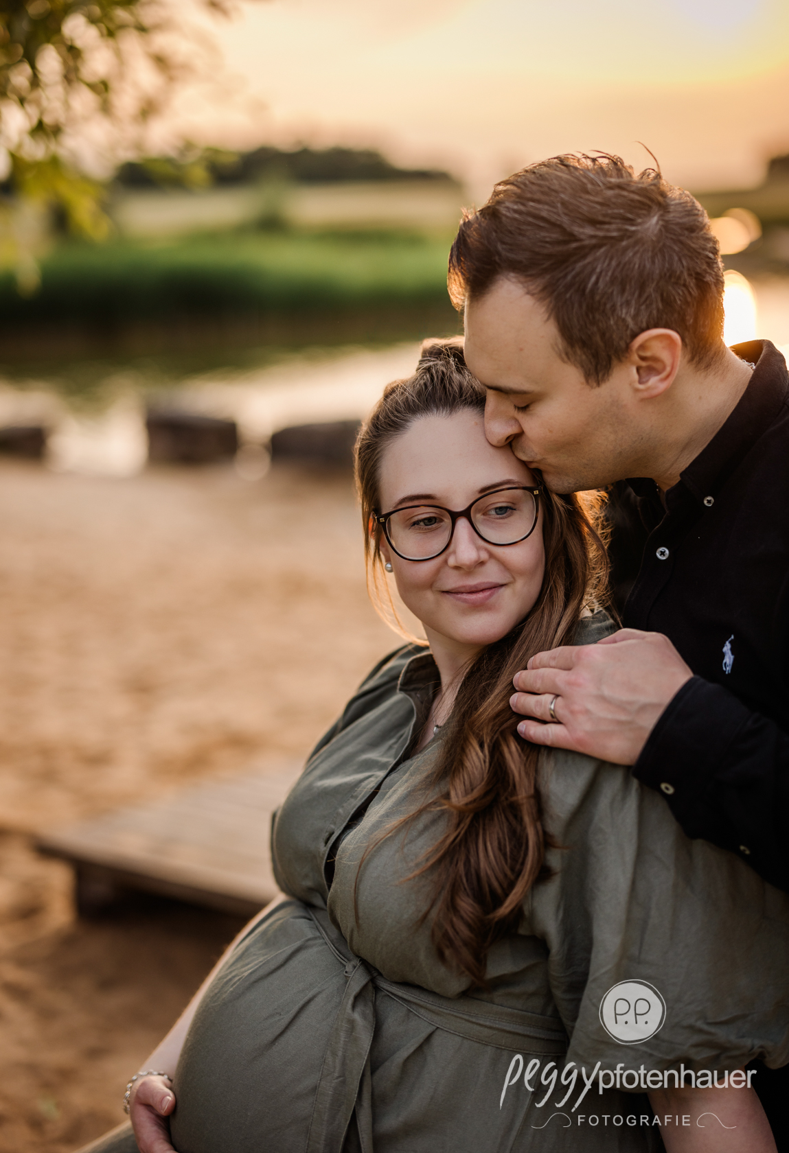 babybauchfotograf-wuerzburg Babybauch Paarfotos Sonnenuntergang