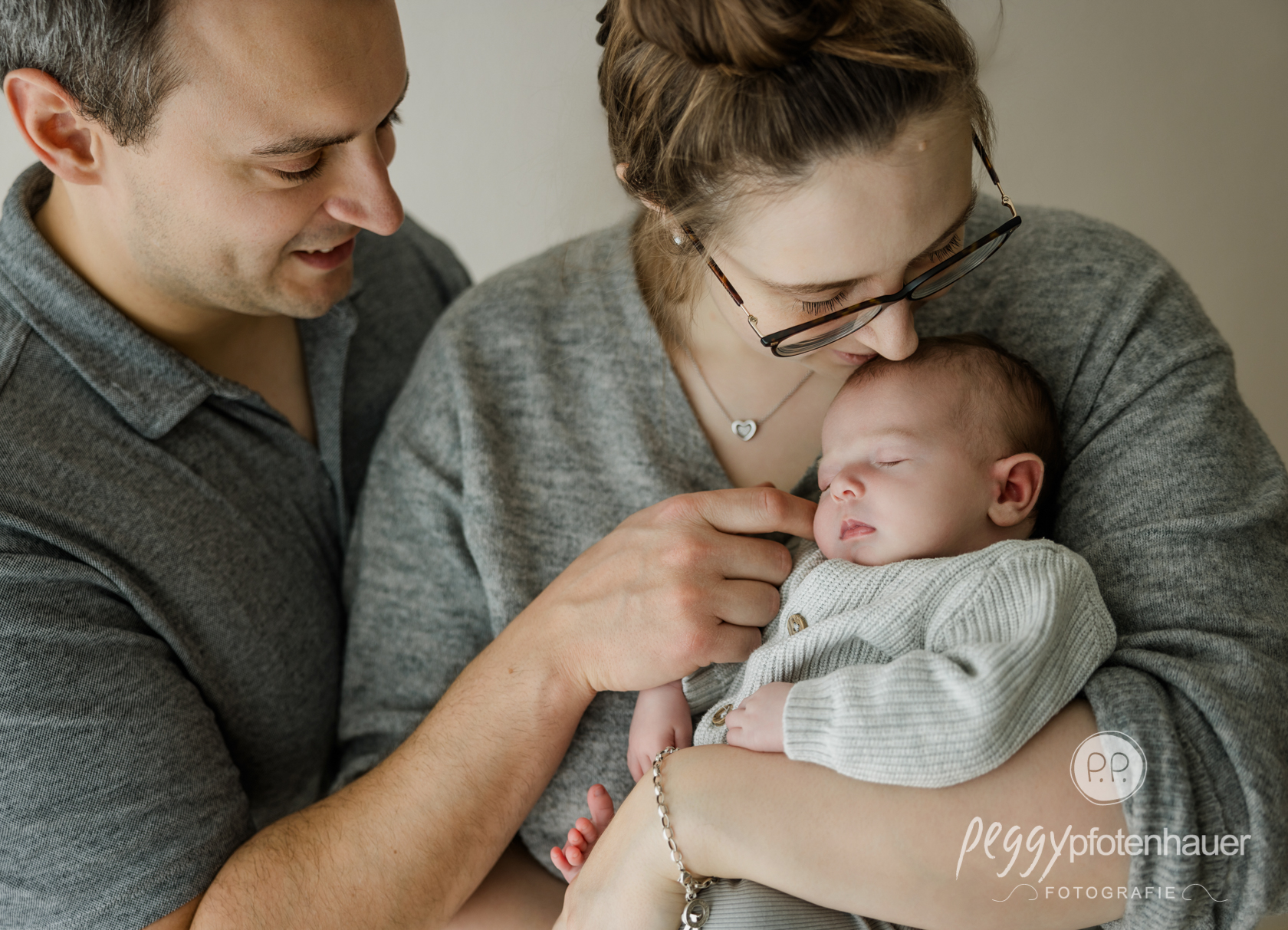 familienfotos-mit-baby-wuerzburg Familie mit Neugeborenem
